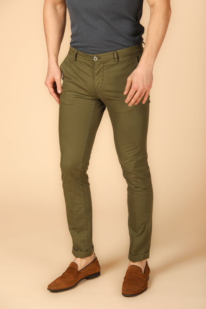 Image 1 de pantalon chino homme modèle Milano Style en vert, coupe extra slim de Mason's