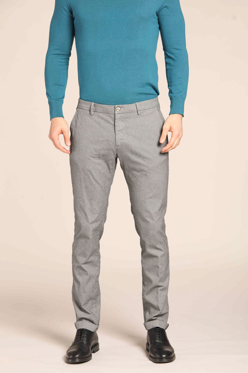 immagine 1 di pantalone chino uomo modello Milano Style con microfantasia, di colore grigio, fit extra slim di Mason's