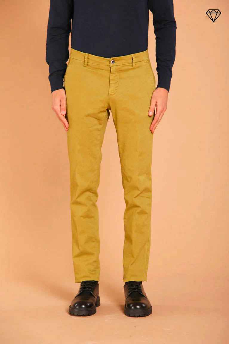 Milano pantalon chino homme  en gabardine stretch coupe extra slim  ①