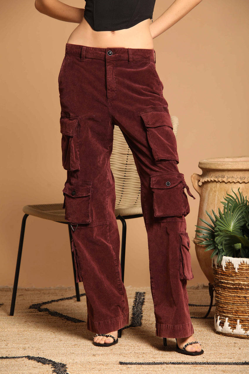 immagine 1 di pantalone cargo odnna, modello New Hunter, di colore bordeaux, fit straight di mason's