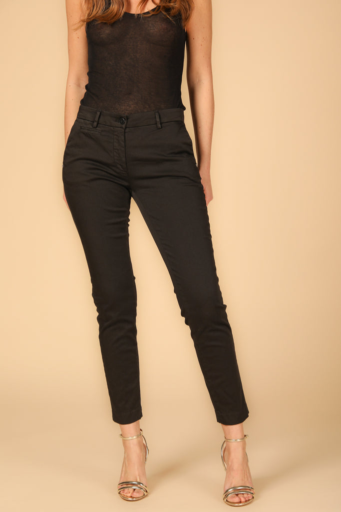 Image 1 de pantalon chino pour femme, modèle New York, en noir fit slim de Mason's