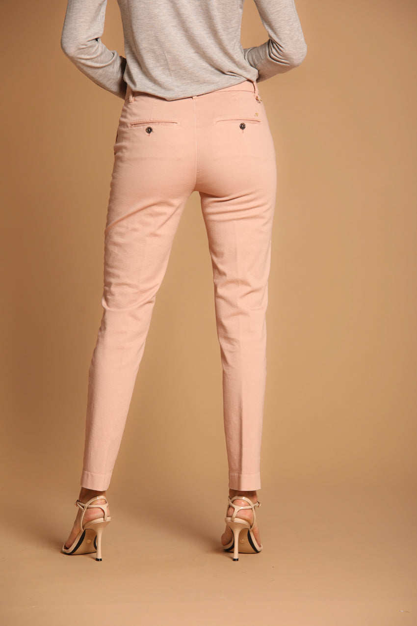 immagine 4 di pantalone chino donna, in raso modello New York Slim, di colore rosa, fit slim di mason's