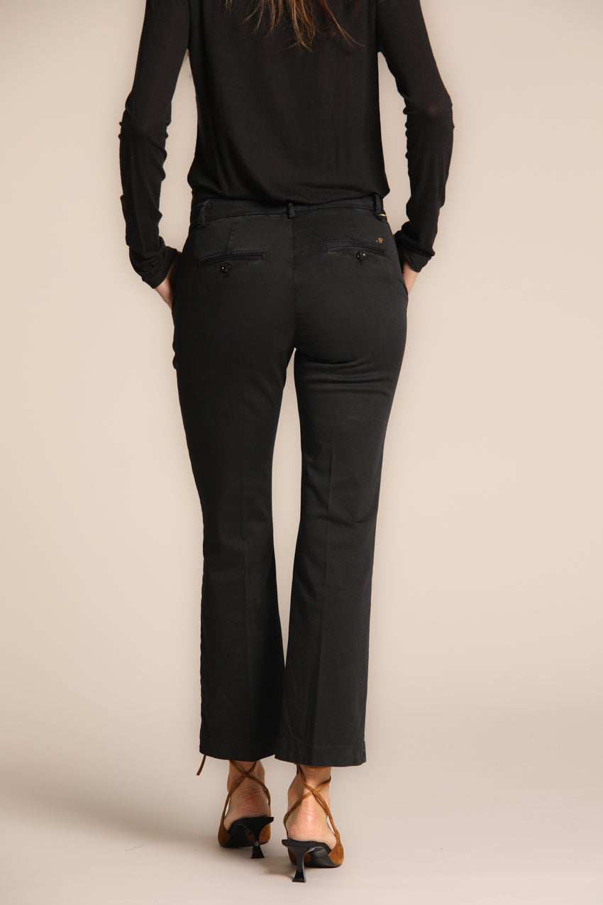 immagine 4 di pantalone chino donna, modello New York Trumpet, di colore nero in raso, fit slim di Mason's