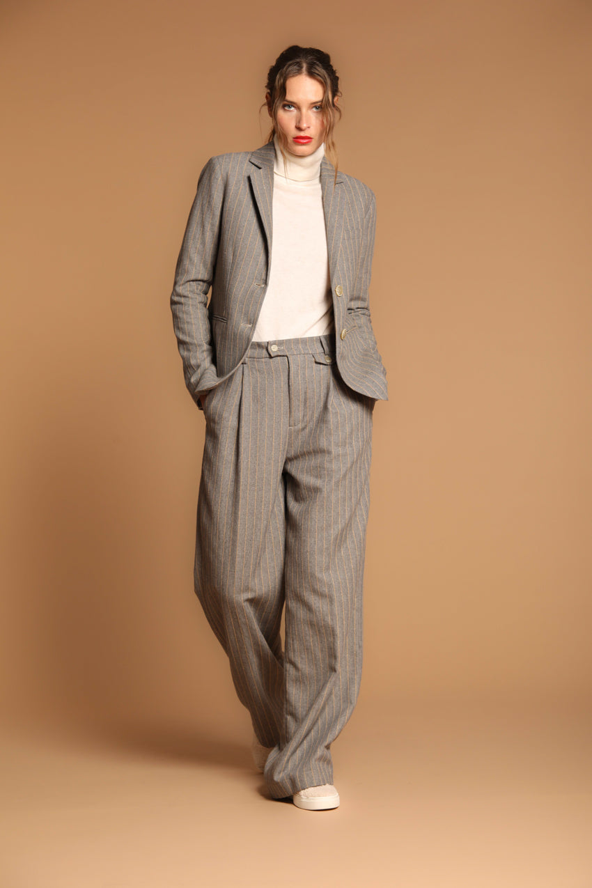immagine 2 di pantalone chino donna modello New York Wide Pinces, di colore grigio, pattern riga, fit straight di Mason's