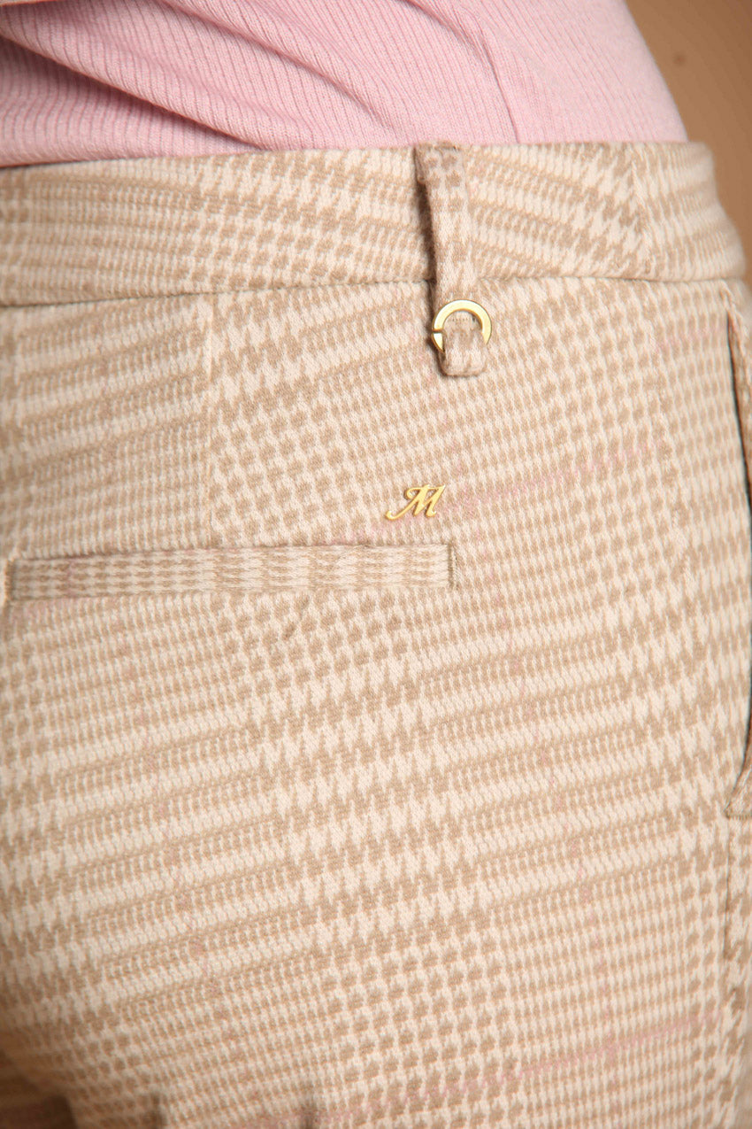 immagine 3 di pantalone chino donna, modello New York, di colore beige, con pattern galles, fit regular di mason's