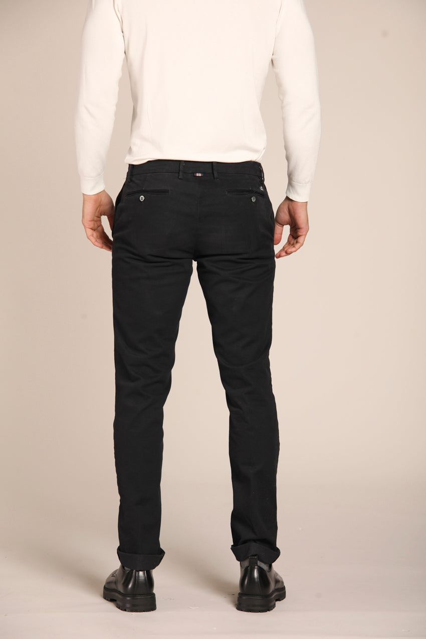 immagine 4 di pantalone chino uomo modello New York, di colore antracite fit regular di mason's