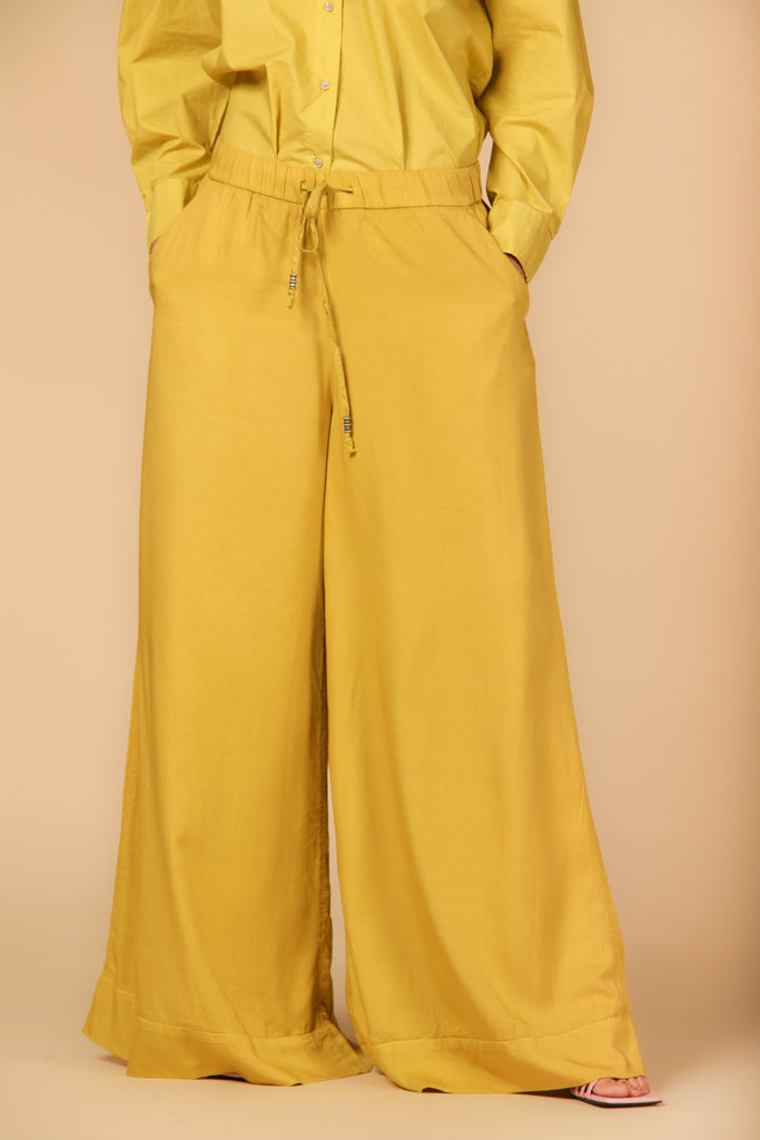 Image 1 de pantalon chino pour femme, modèle Portofino en jaune, fit relaxed de Mason's