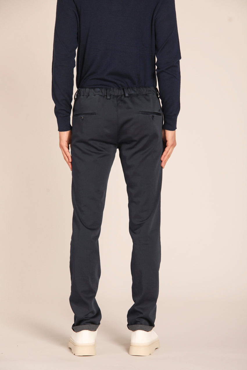 immagine 6 di pantalone chino uomo, modello Torino City String, tessuto travel di colore blu navy, fit slim di Mason's