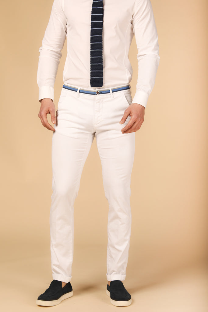 Image 1 de pantalon chino homme modèle Torino Summer en blanc, coupe slim de Mason's