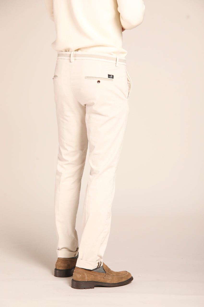 immagine 5 di pantalone chino uomo, modello Torino University, di colore stucco, fit slim di mason's