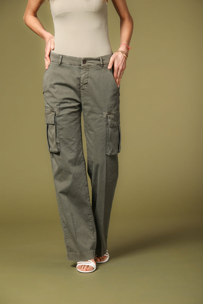 Image 1 de pantalon cargo pour femme, modèle Victoria, en vert militaire straight fit de Mason's