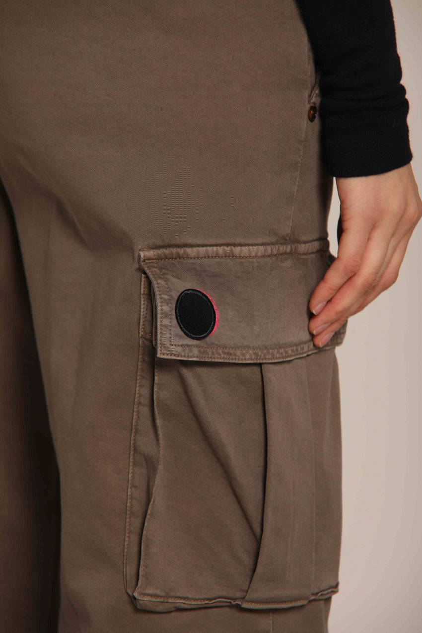 immagine 3 di pantalone cargo donna, modello Victoria di colore cacao, fit straight di Mason's