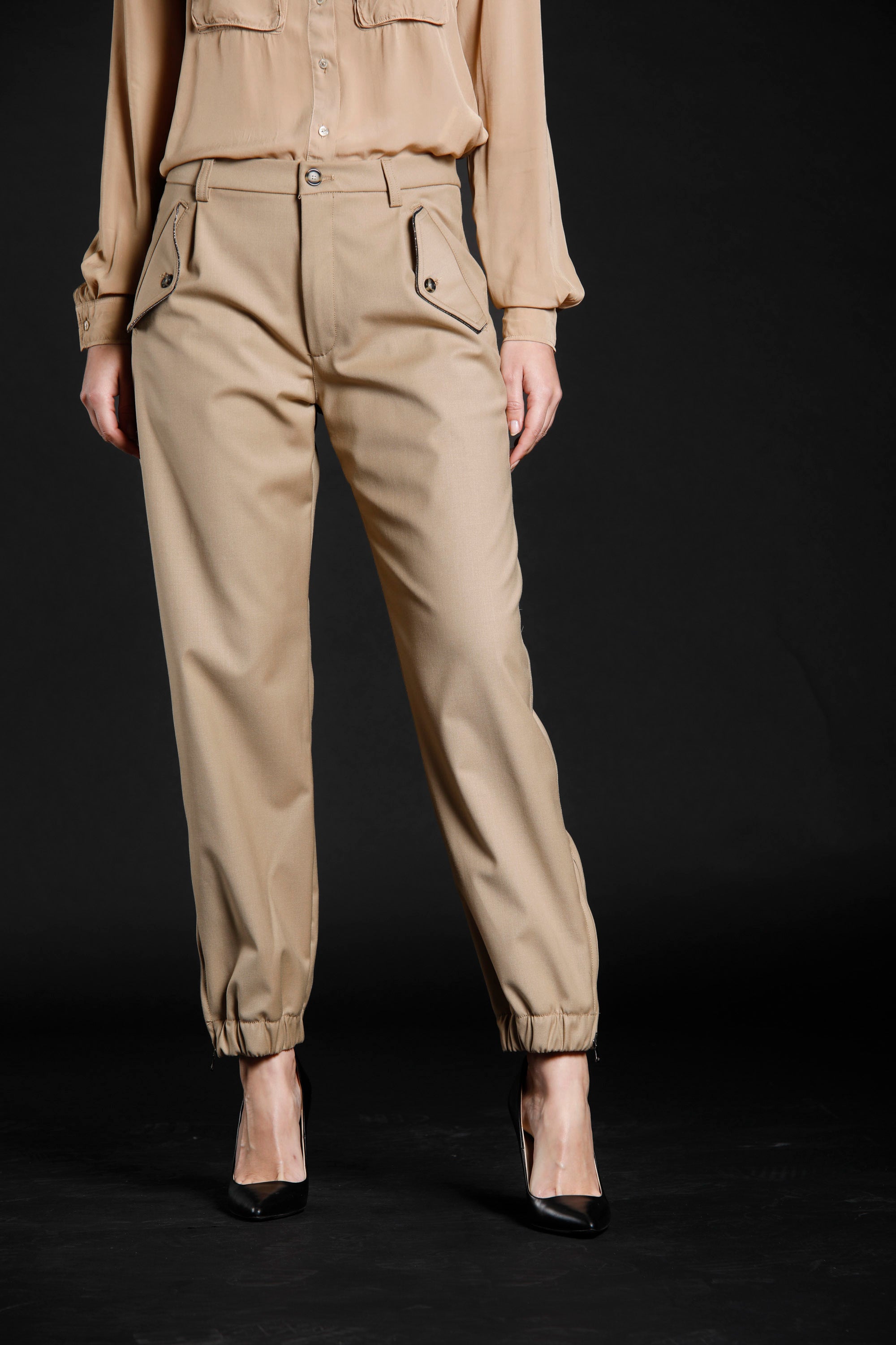 Immagine 1 di pantalone cargo da donna in lana color beige modello Evita di Mason's
