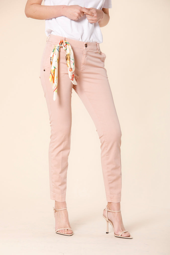 Image 1 de pantalon chino en gabardine rose pour femme modèle Jaqueline Archivée par Mason's