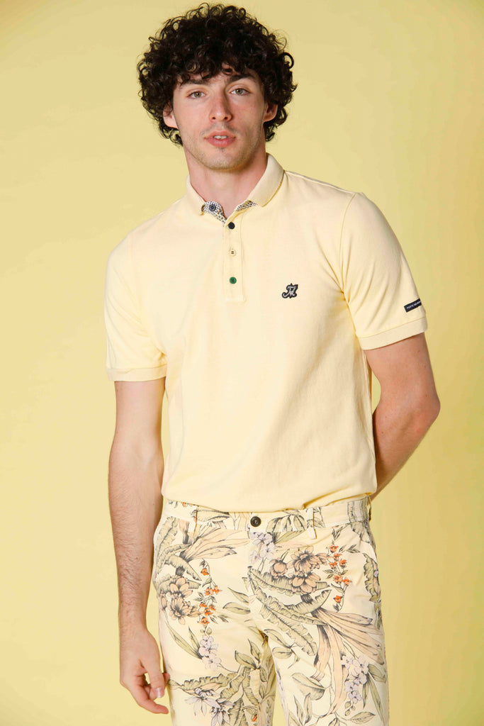 image 1 de polo homme en piquet avec détsils de couture modèle Leopardi en jaune pale  régulier de mason's 