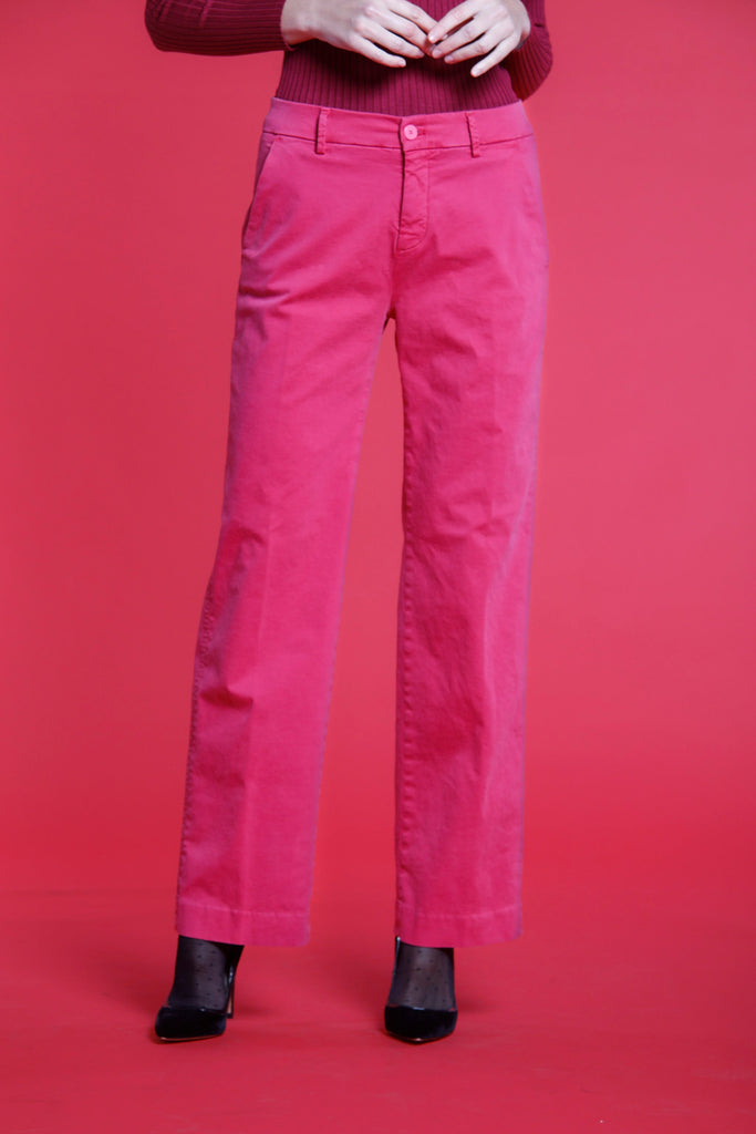 Image 1 du pantalon chino femme en satin fuchsia modèle New York Straight de Mason's