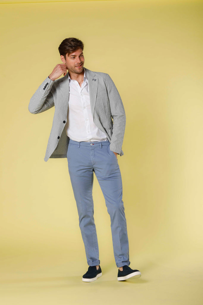 Image 2 du pantalon chino en twill de coton et tencel pour homme de couleur bleu clair modèle Torino Summer Color de Mason's