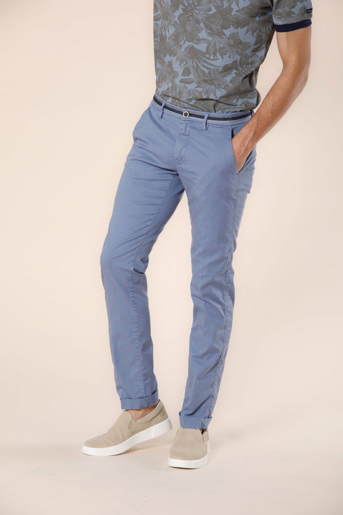 Image 1 du pantalon chino homme en coton et tencel azur ave rubans modéle Torino Summer par Mason's