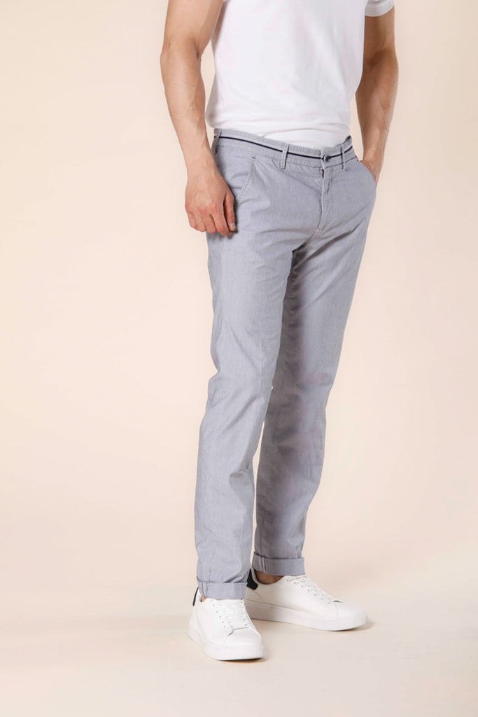 Image 1 du pantalon chino homme en coton et tencel blanc a fines rayures avec rubans modèle Torino Tapes