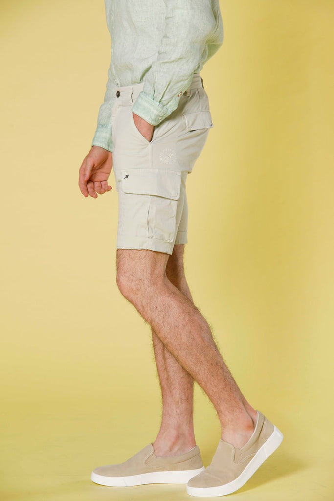 image 3 de bermuda cargo homme en satin stretch modèle chile vert pâle slim fit de Mason's 