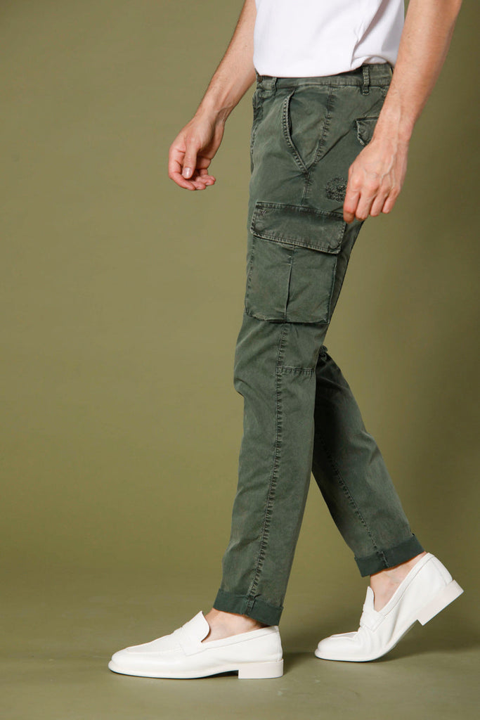 immagine 3 di pantalone cargo uomo in cotone stretch icon washing modello Chile colore verde extra slim di mason's 