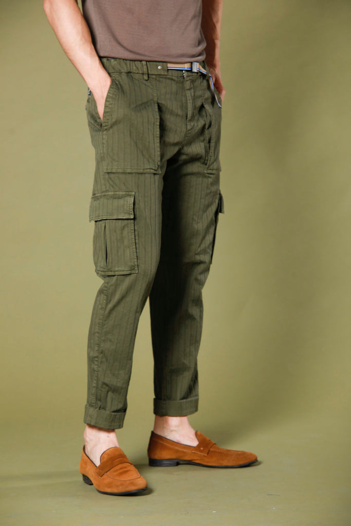 immagine 3 di pantalone cargo uomo in cotone resca modello Cuba Buckle colore verde regular fit di Mason's 