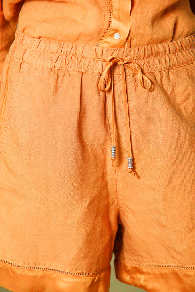 image 3 du bermuda chino pour femme en tencel et lin modèle Linda Jogger orange relaxed fit de Mason's 