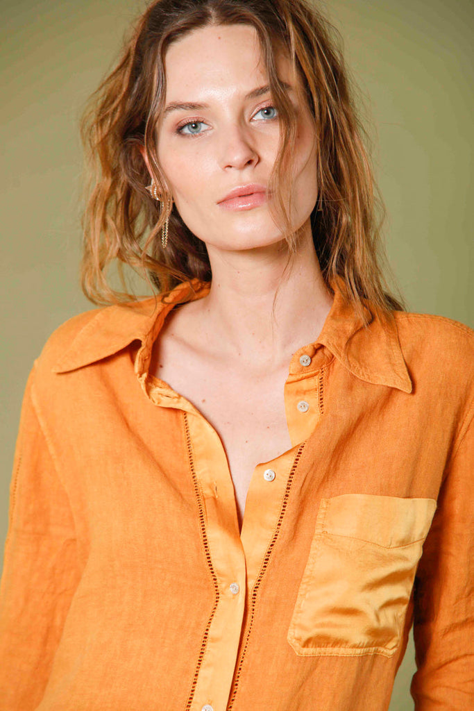 image 2 de la chemise femme en lin à manches longues modèle Nicole Patch couleur orange de mason's 