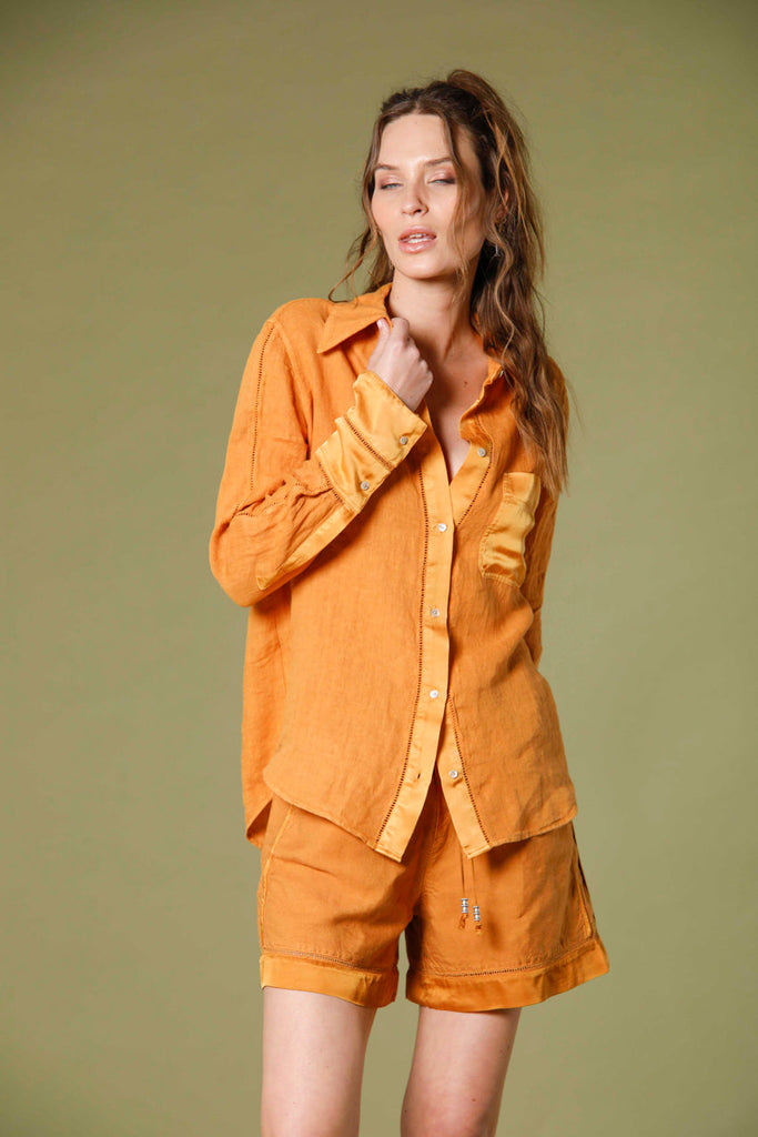 image 3 de la chemise femme en lin à manches longues modèle Nicole Patch couleur orange de mason's 