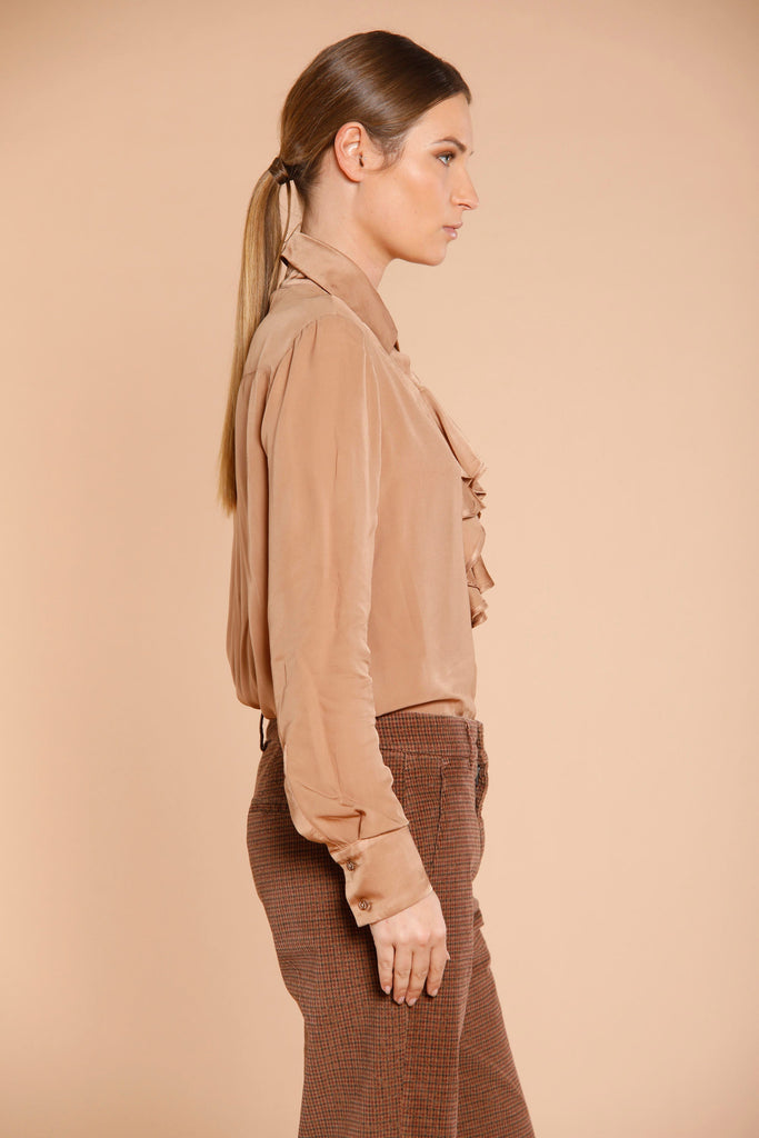 Image 4 de la chemise femme en viscose noisette à volants modèle Nicole Jabot par Mason's