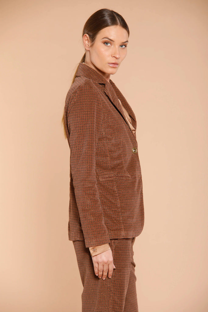 Image 4 du blazer femme en velours noisette à motif caille dorés modèle Helena par Mason's