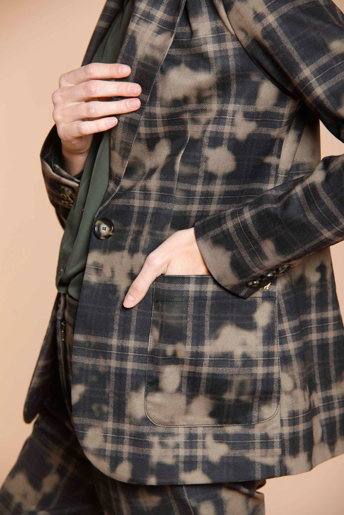 Image 5 du blazer femme en jersey marron avec motif quadrill et et camouflage modèle Theresa de Mason's