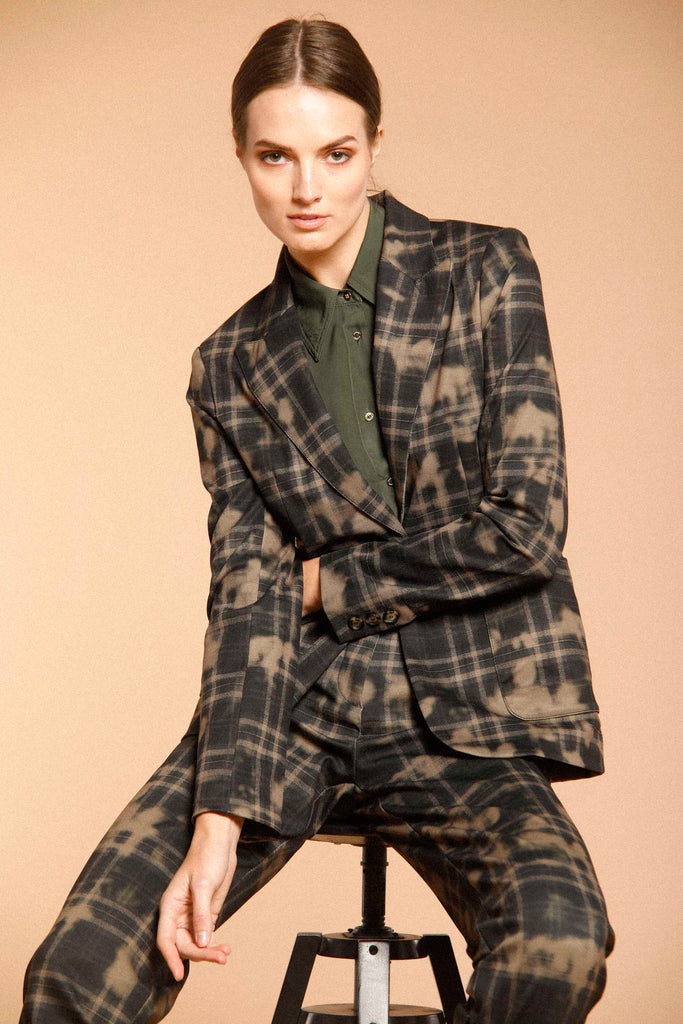 Image 7 du blazer femme en jersey marron avec motif quadrill et et camouflage modèle Theresa de Mason's