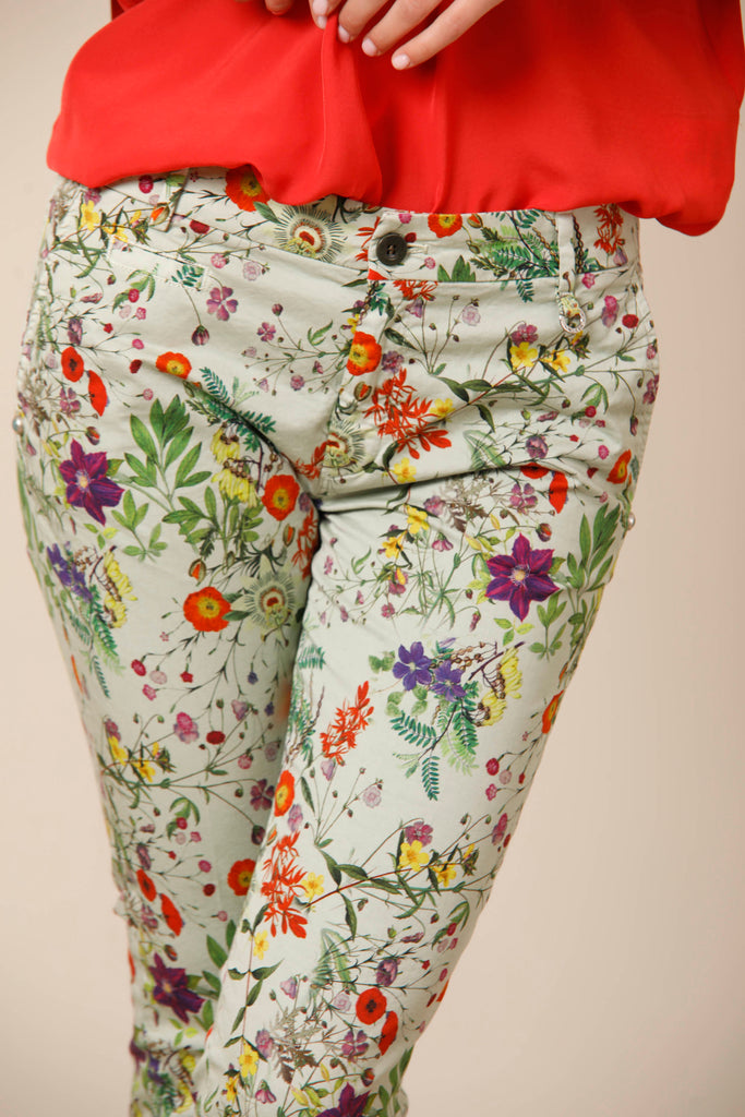 Jaqueline Capri Pantalon chino pour femme à motif floral curvy
