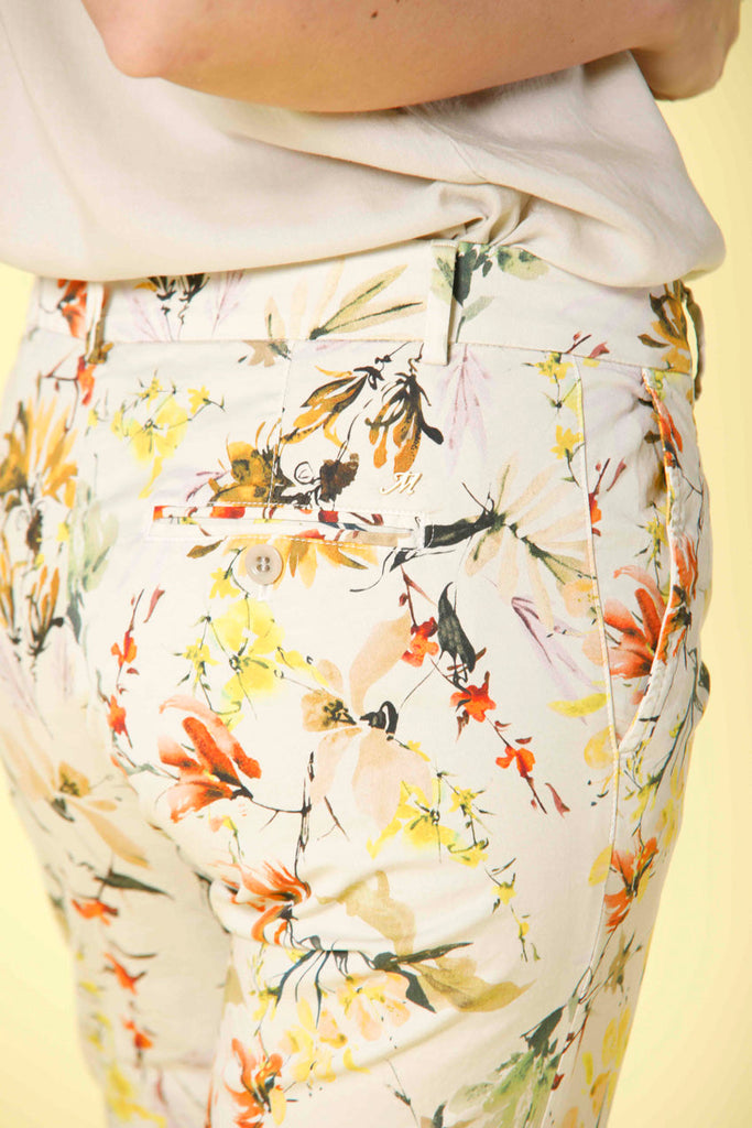 image 2 de Mason's pantalon chino en coton extensible à fleurs pour femmes jaqueline curvie couleur stuc 