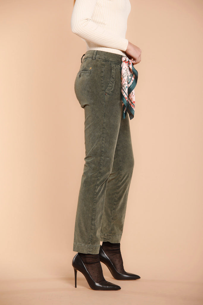 Image 4 de pantalon chino femme en velours 1000 raies couleur vert modèle Jaqueline Archivio de Mason's