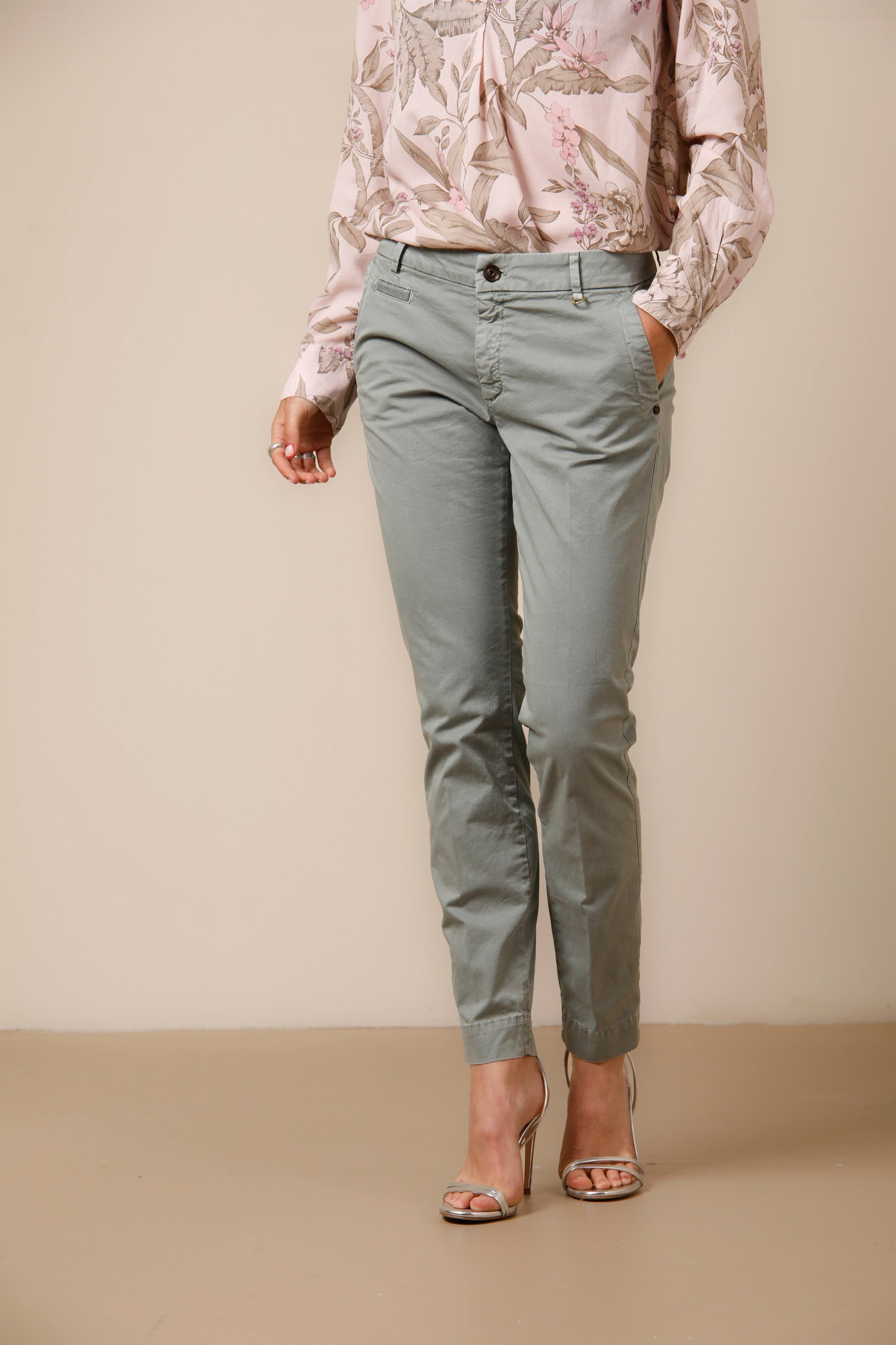 Jaqueline Archivio woman icon washes chino trousers in cotton curvy