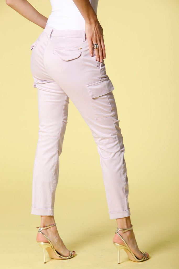 Image 3 du pantalon cargo ur femme en satin stretch couleur glycine modèle Chile City de Mason's