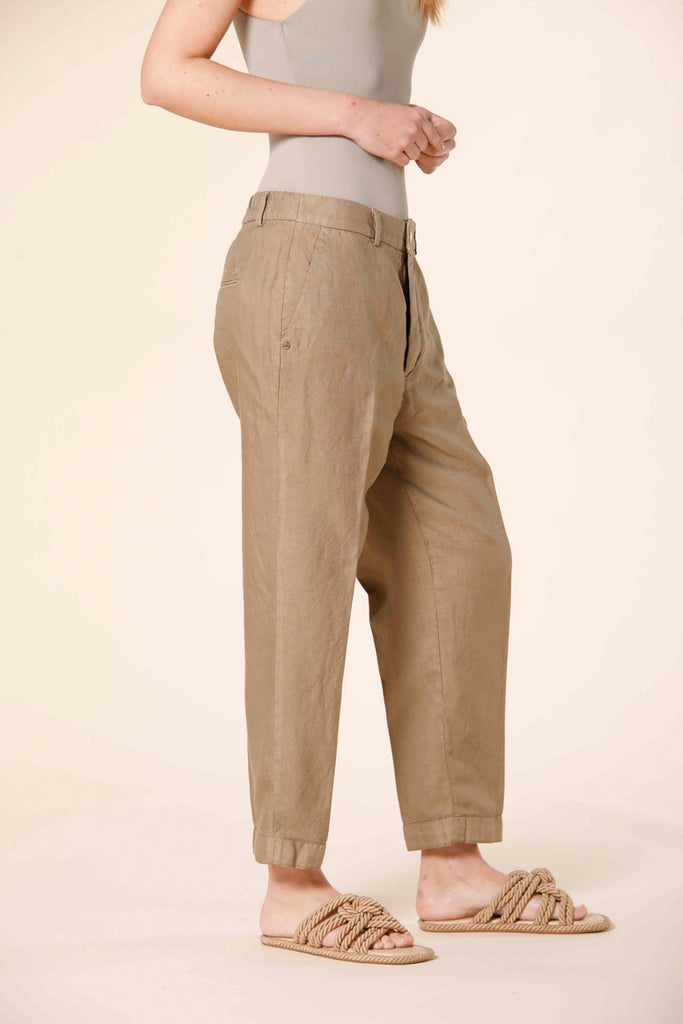 image 4 de pantalon chino jogger femme en tencel et lin modèle Linda Summer en tourturelle relaxed de Mason's 