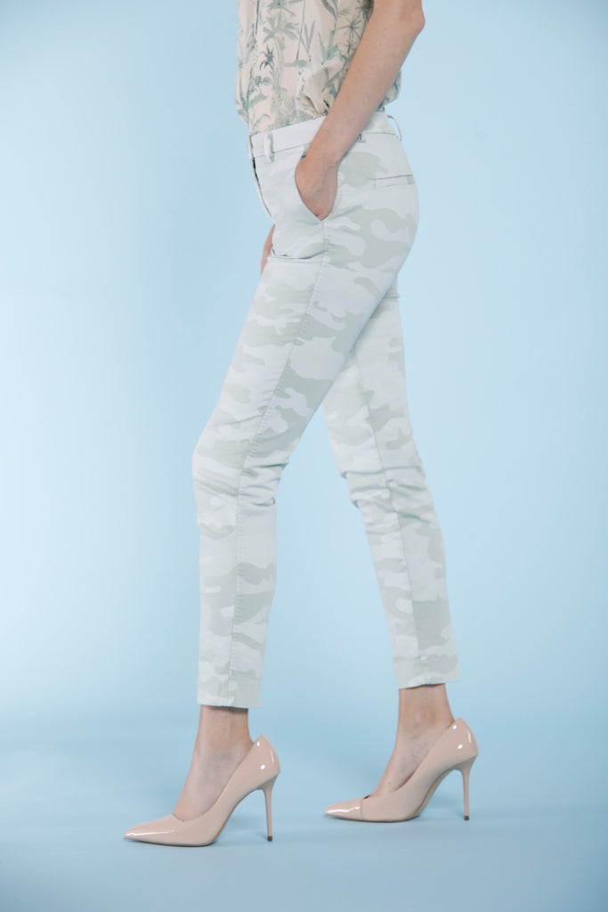 New York Pantalon chino femme en satin stretch camouflage regular