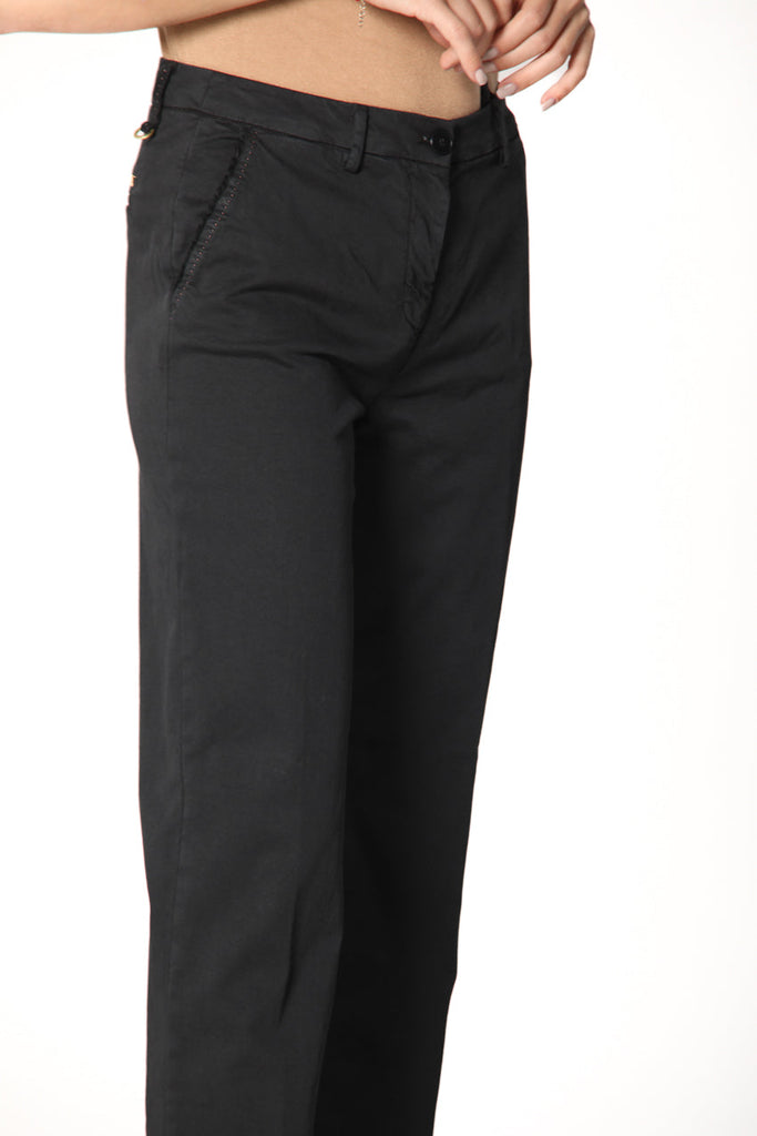 Immagine 3 di pantalone chino donna in gabardina color nero modello New York di Mason's
