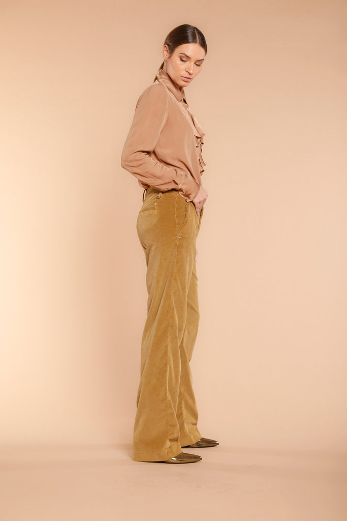 Image 4 de pantalon chino femme en velours côtelé couleur charpentier modèle New York Straight par mason's