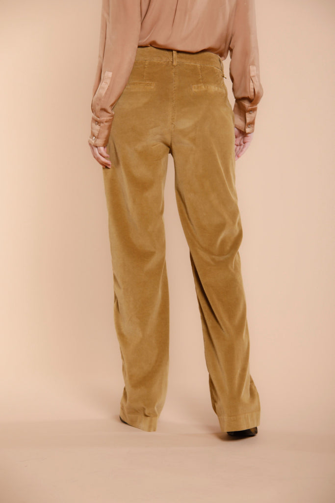 Image 5 de pantalon chino femme en velours côtelé couleur charpentier modèle New York Straight par mason's