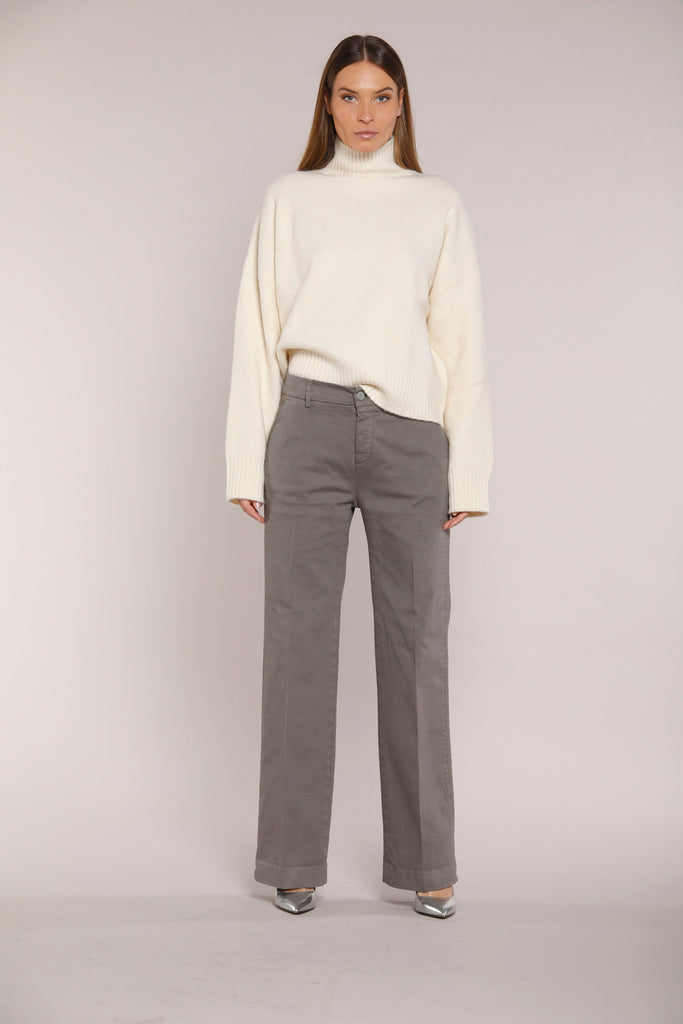 Image 2 du pantalon chino femme en satin gris foncé modèle New York Straight par Mason's