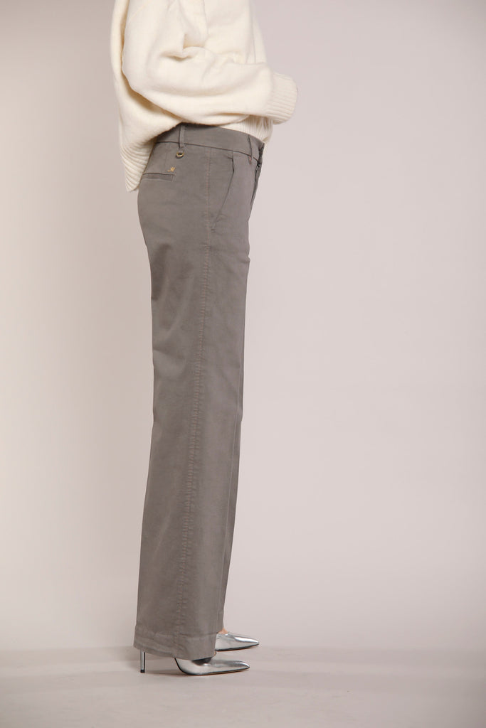 Image 3 du pantalon chino femme en satin gris foncé modèle New York Straight par Mason's