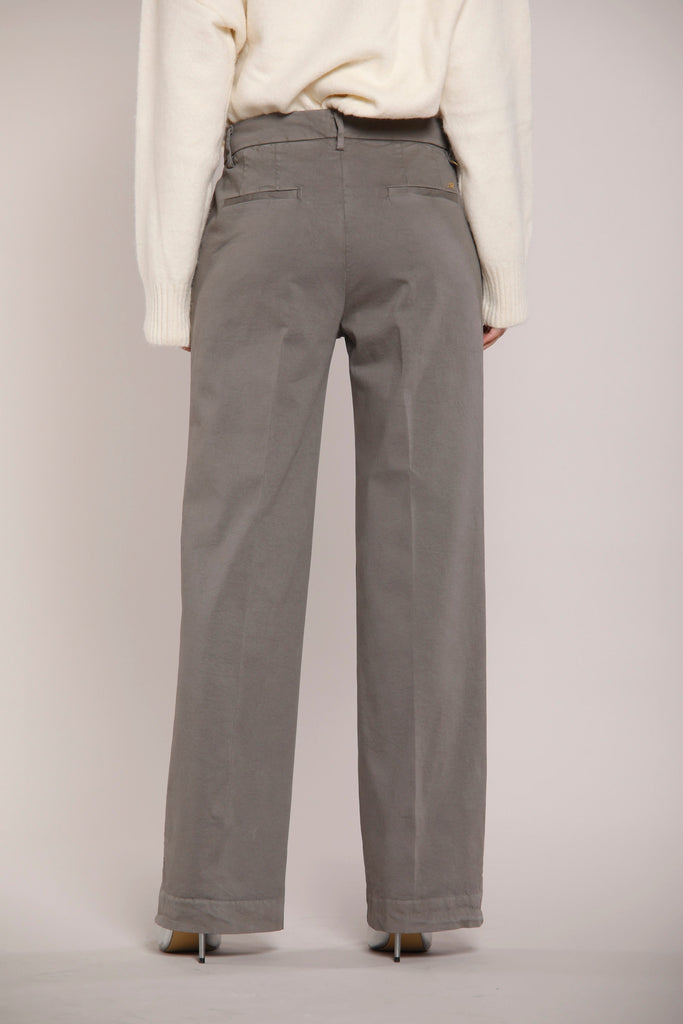 Image 4 du pantalon chino femme en satin gris foncé modèle New York Straight par Mason's