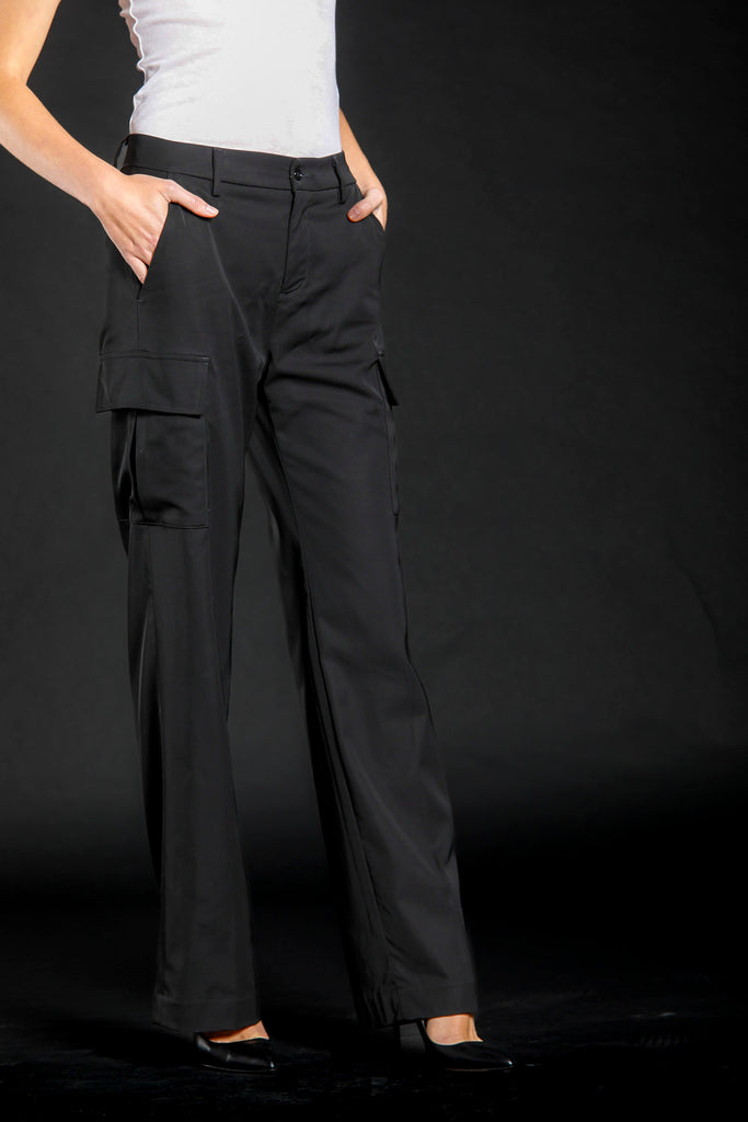 immagine 5 di pantalone cargo donna in satin colore nero modello Victoria di Mason's 