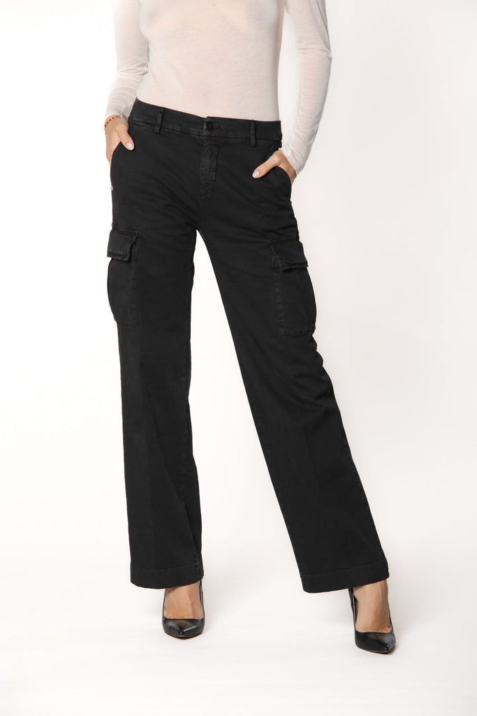 Immagine 1 di pantalone cargo da donna in gabardina colore nero modello Victoria di Mason's 