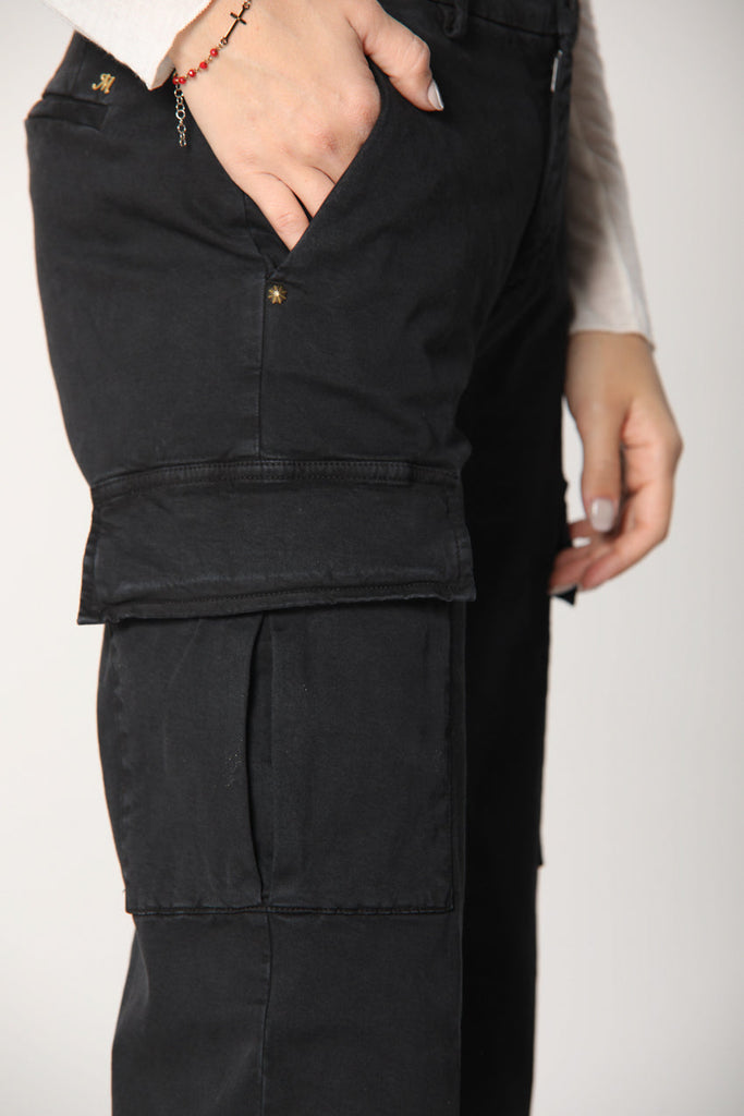 Immagine 2 di pantalone cargo da donna in gabardina colore nero modello Victoria di Mason's 