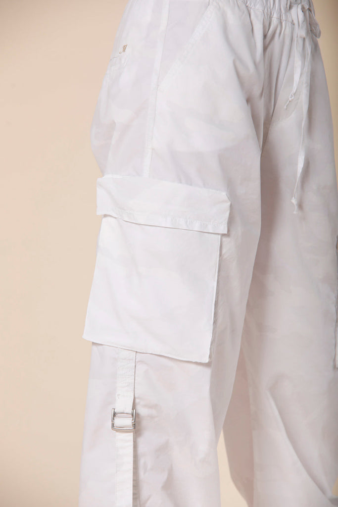 Immagine 3 di pantalone cargo jogger donna in tencel bianco con pattern camouflage modello Francis di Mason's